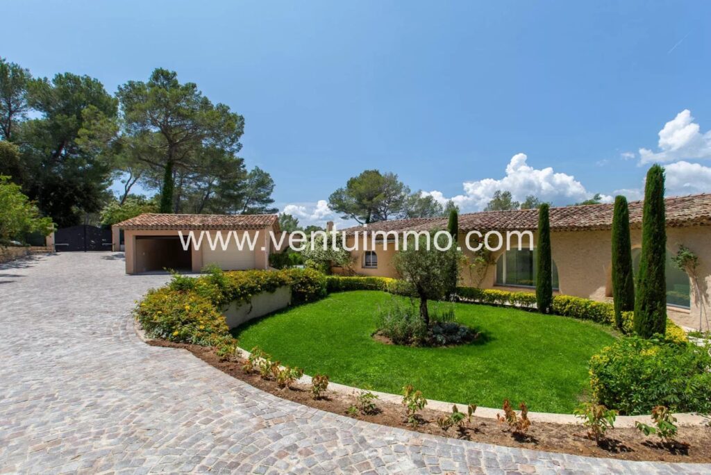Somptueuse propriété de 540 m² avec piscine et garage, sur un parc arboré de plus d’un hectare