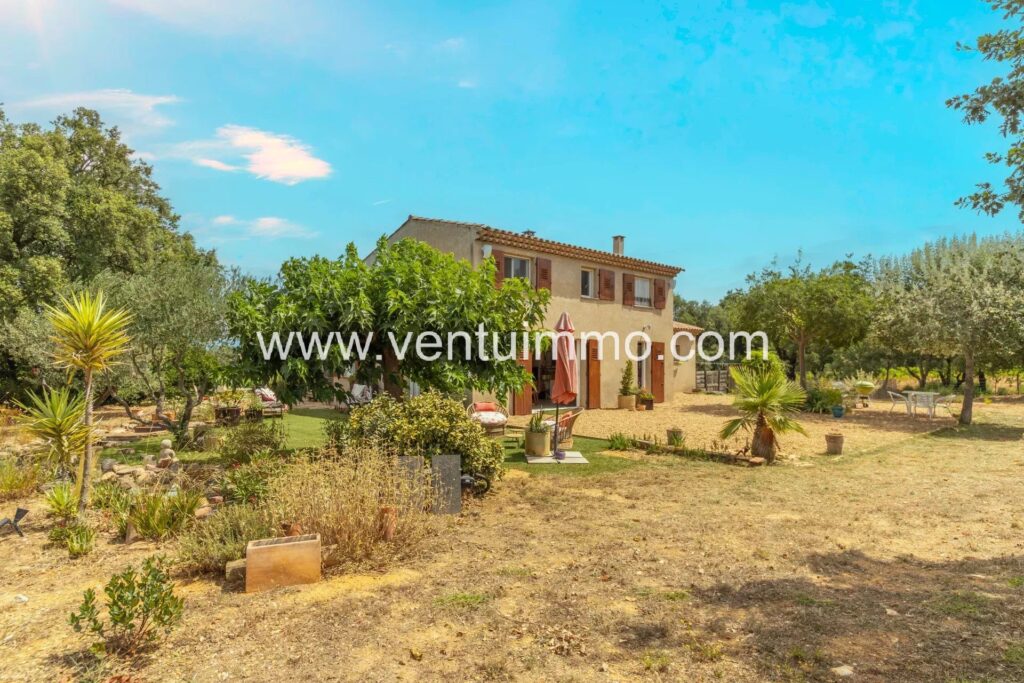 LA GARDE-FREINET :  maison & terrain 14000m2