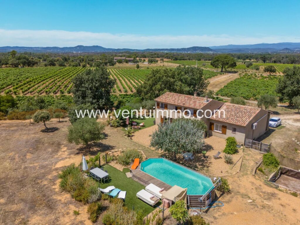 LA GARDE-FREINET : propriété viticole avec maison