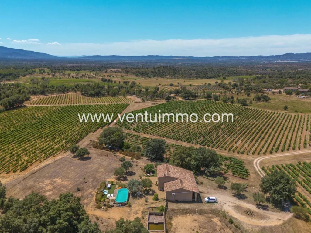 LA GARDE-FREINET :  maison & terrain 14000m2