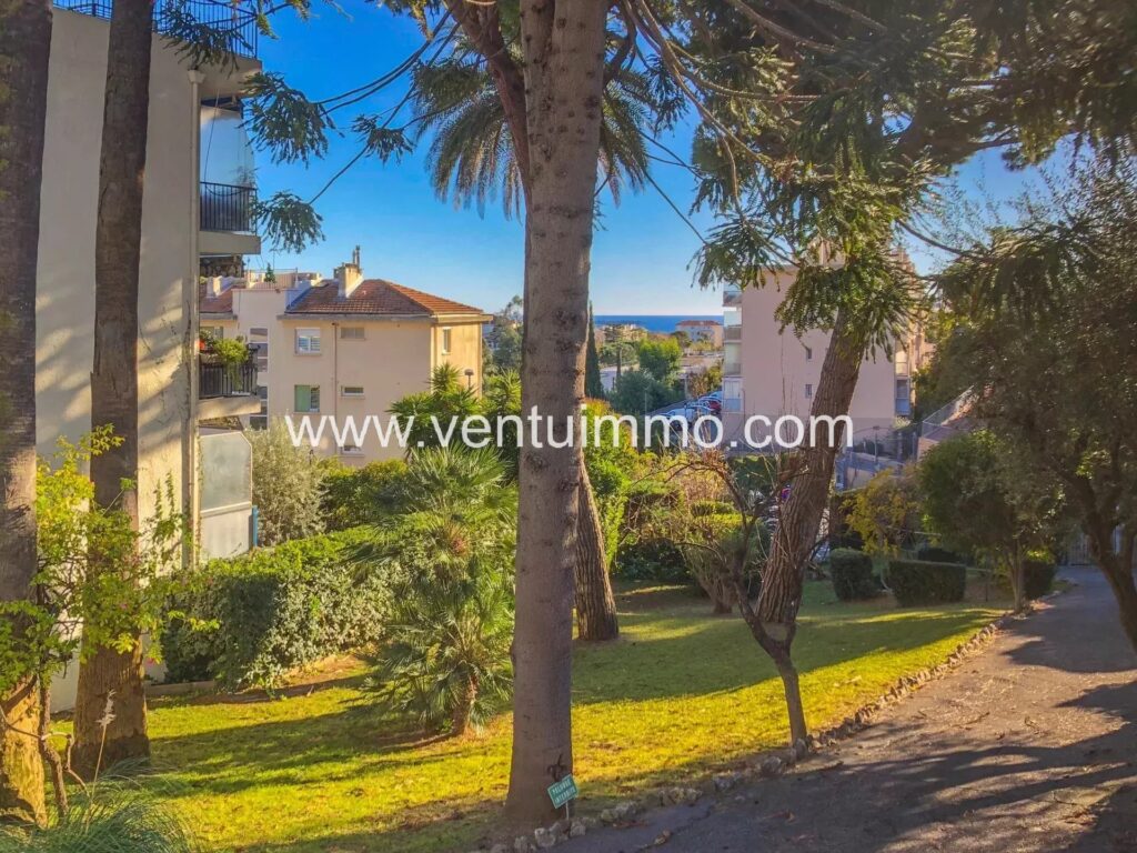 CANNES HAUTEUR TASSIGNY, T2, TERRASSE, BALCON, PARKING PRIVATIF