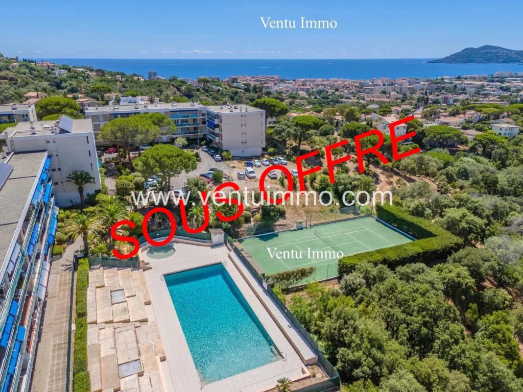 EXCLUSIVITE: T2- 42m² + TERRASSE + PISCINE + PARKING + CAVE