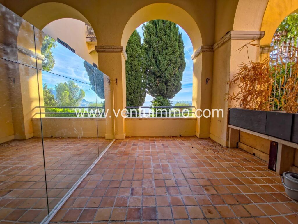 Superbe duplex avec vue panoramique sur la Méditerrannée