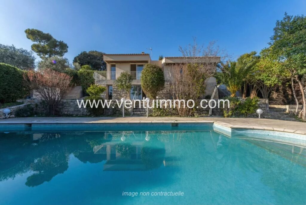 Maison mitoyenne de 111 m² avec piscine à Mougins