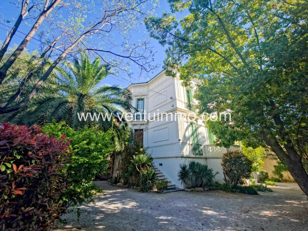 Au sein d’ un immeuble classé, superbe T3 avec jardin privatif à Cannes