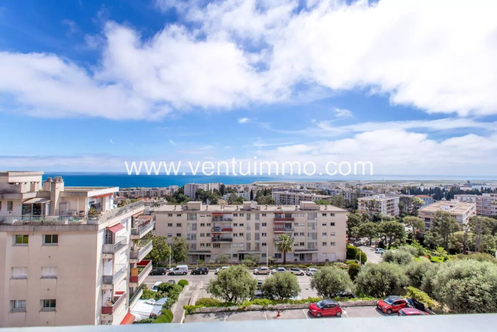 NICE – NAPOLEON III  : T4 103m2 dernier étage, vue mer, terrasse + balcon + 2 caves